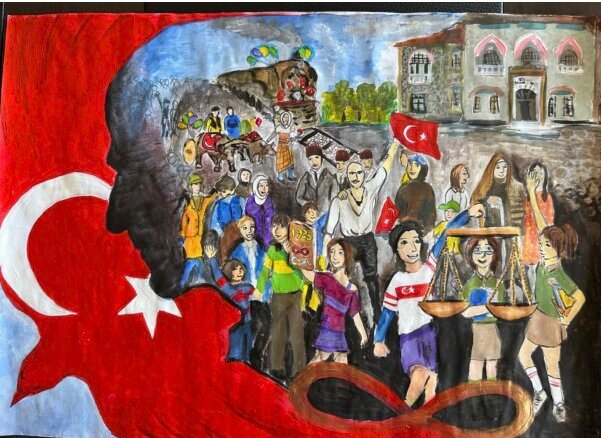 2025-2026 Sonsuz Cumhuriyet resim yarışması birincisi olan eser: Atatürk silüeti içinde Milli Mücadele'den bugüne insanlar ve Türk bayrağı